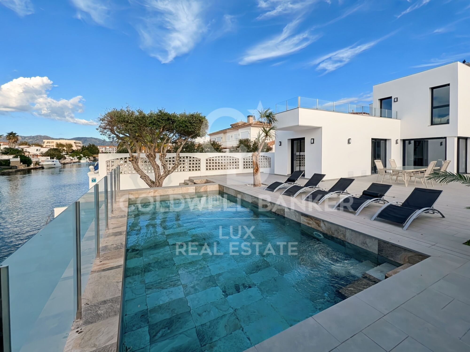 Renovated luxury villa with 12.5 m mooring in Empuriabrava