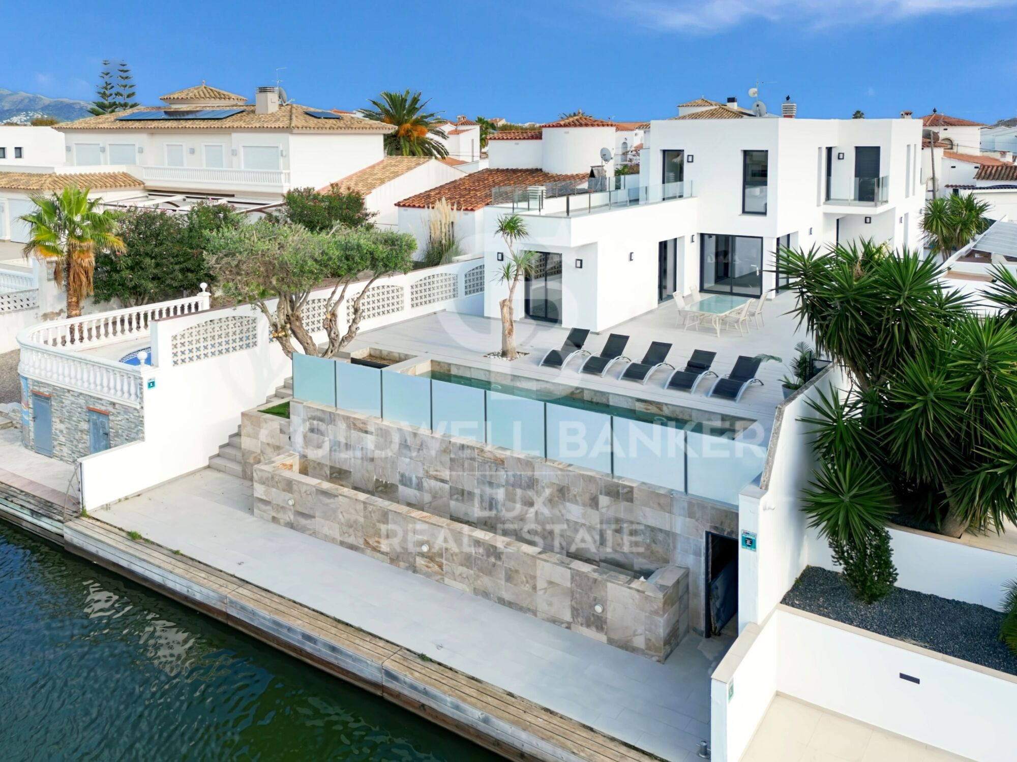 Villa de luxe rénovée avec amarrage de 12,5 m à Empuriabrava
