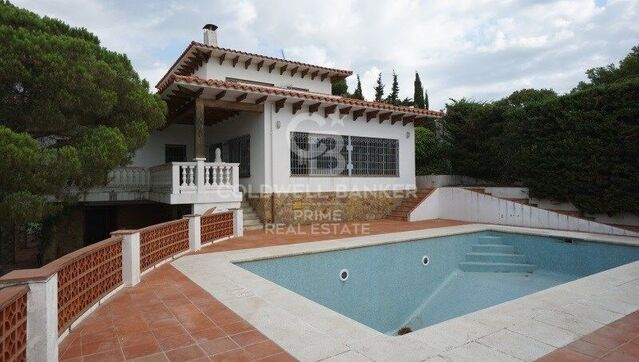 For sale detached house with many possibilities in Begur