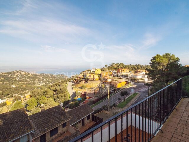 For sale detached house with panoramic sea views in Begur