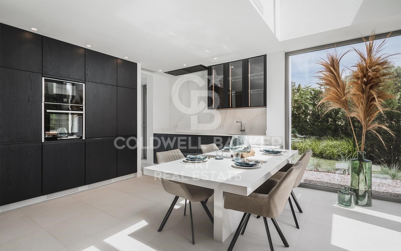 Espectaculares villas de diseño de 4 y 5 dormitorios en El Paraíso, Estepona