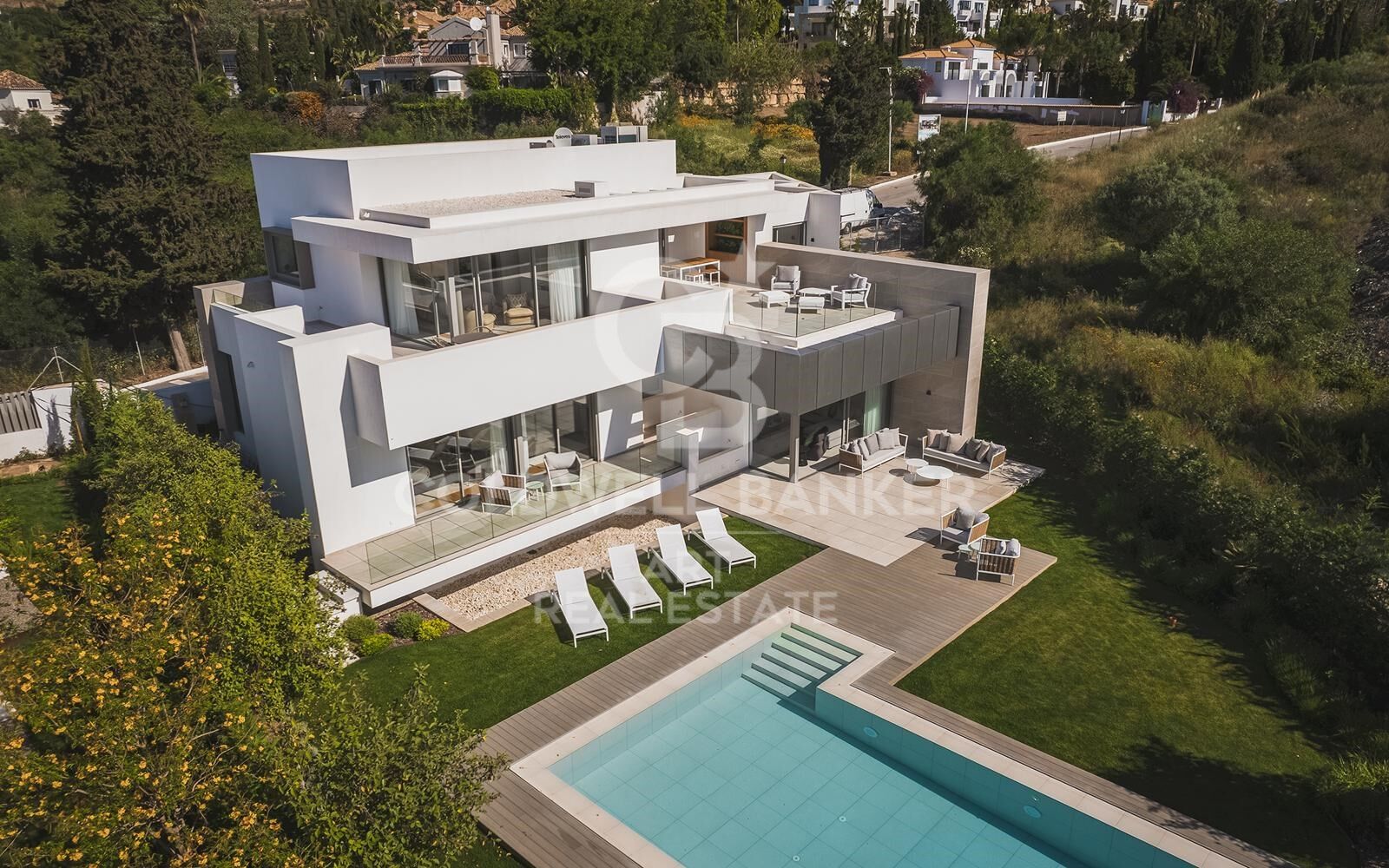 Spektakuläre Designer-Villen mit 4 und 5 Schlafzimmern in El Paraiso, Estepona