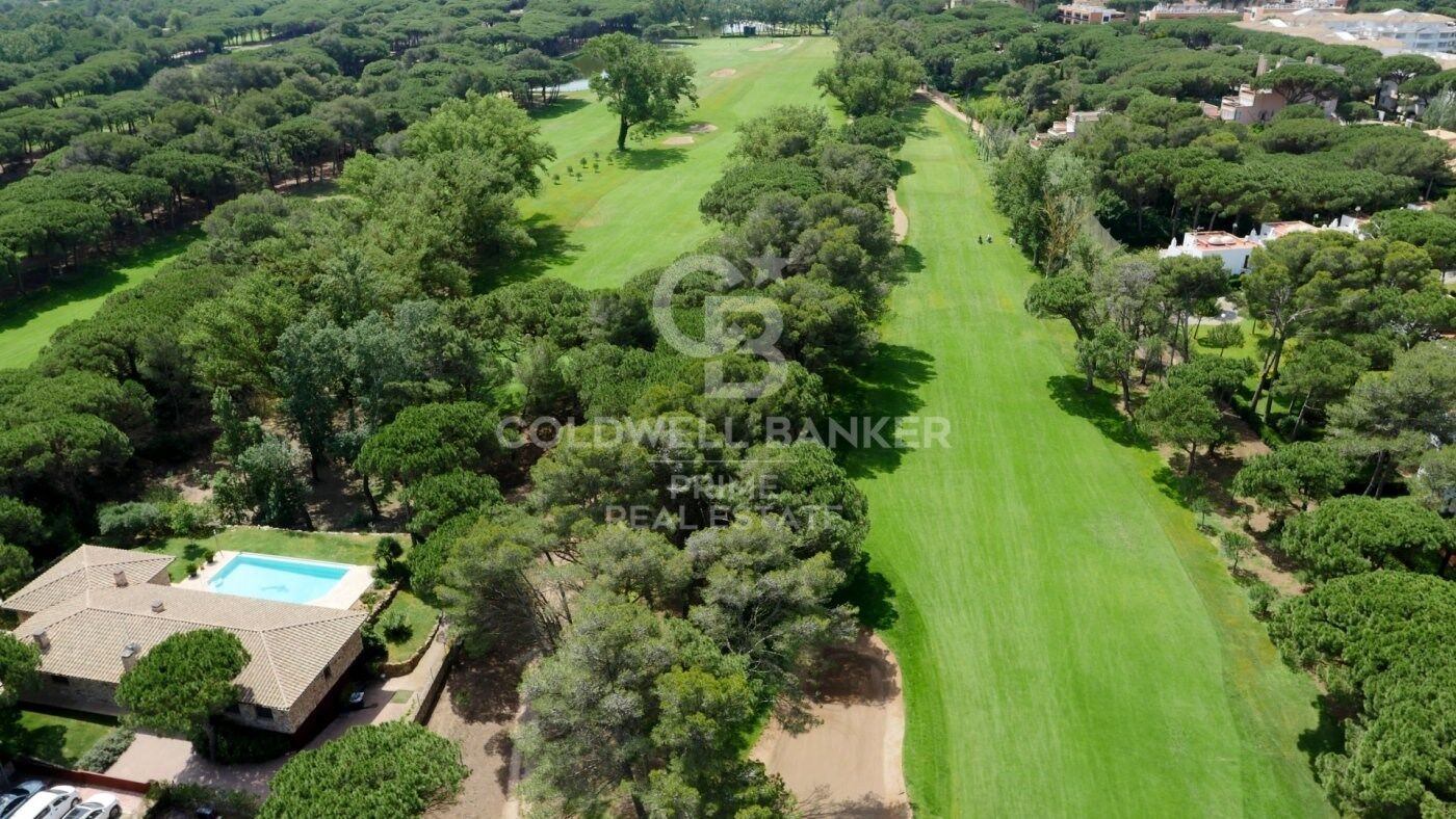 For sale detached villa just 200 meters from the beach of Pals, Costa Brava