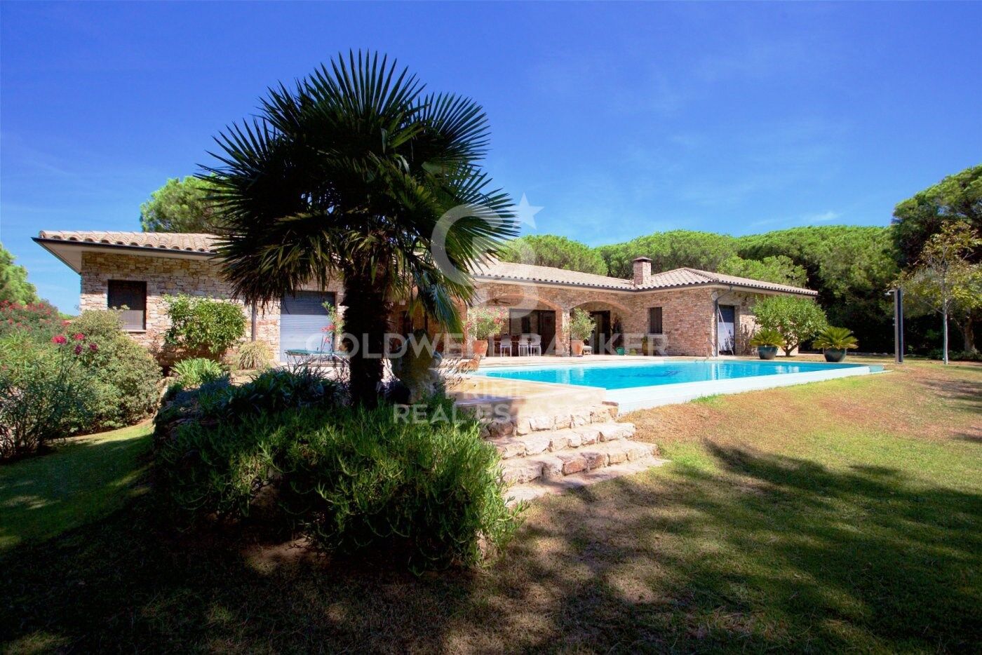 En venta villa unifamiliar a tan solo 200 metros de la playa de Pals, Costa Brava