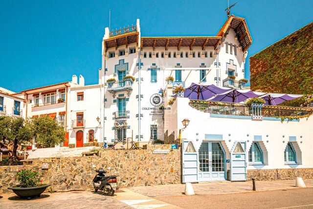 Casa Blaua - Modernist historic home on the seafront line in Cadaqués