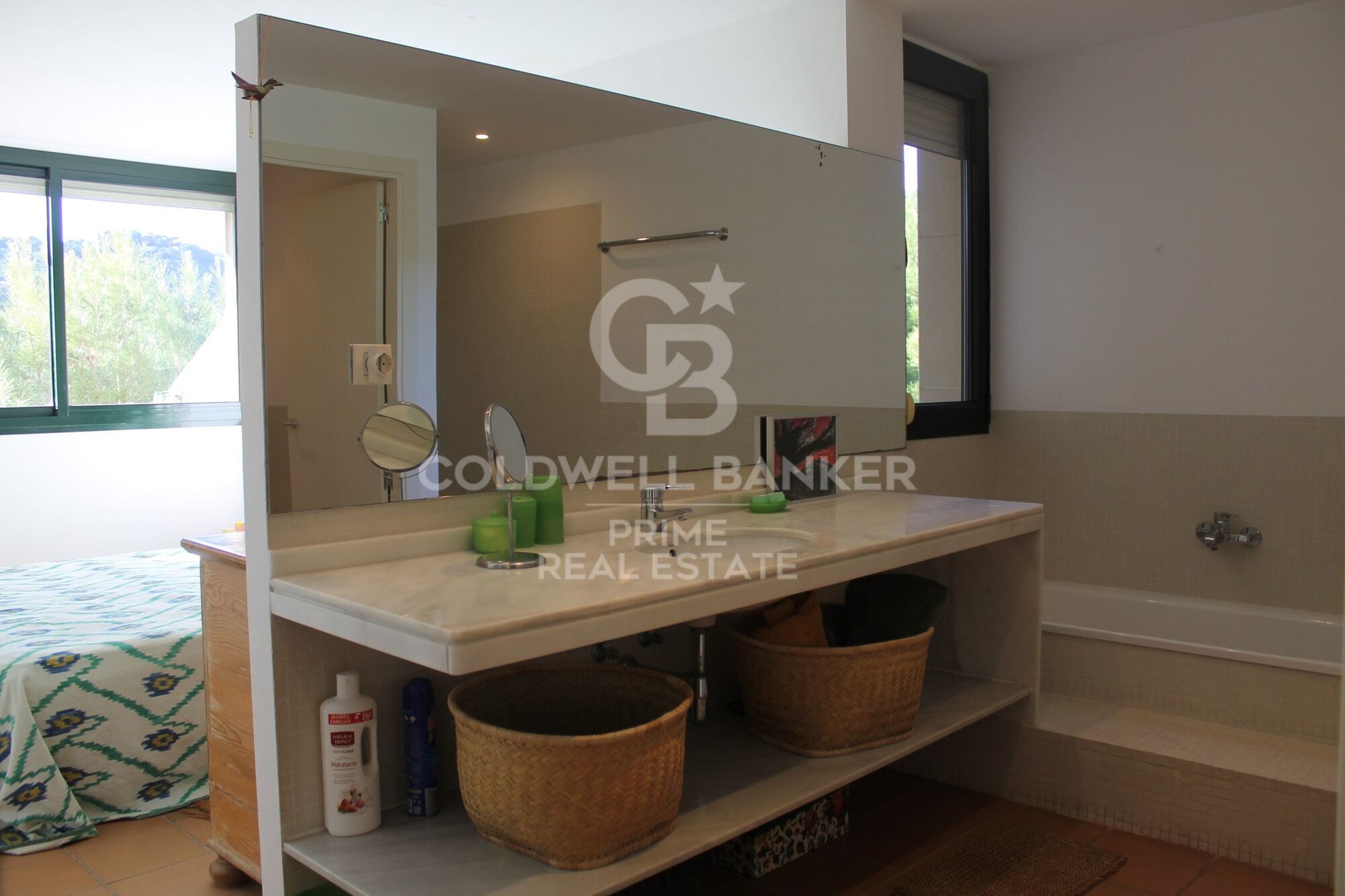 For sale house with pleasant sea views in Begur