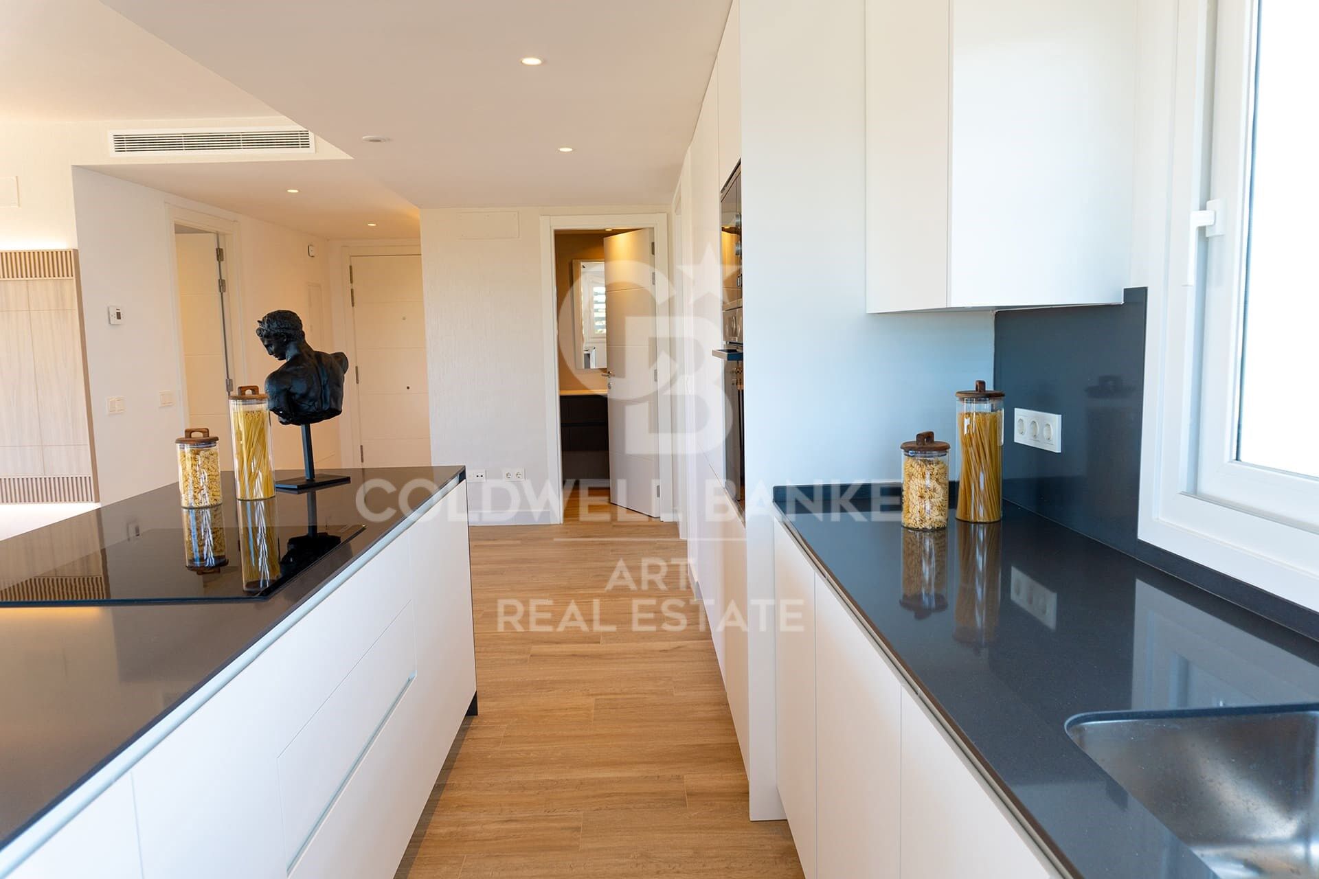 Apartamento de lujo en primera planta de obra nueva en Casares