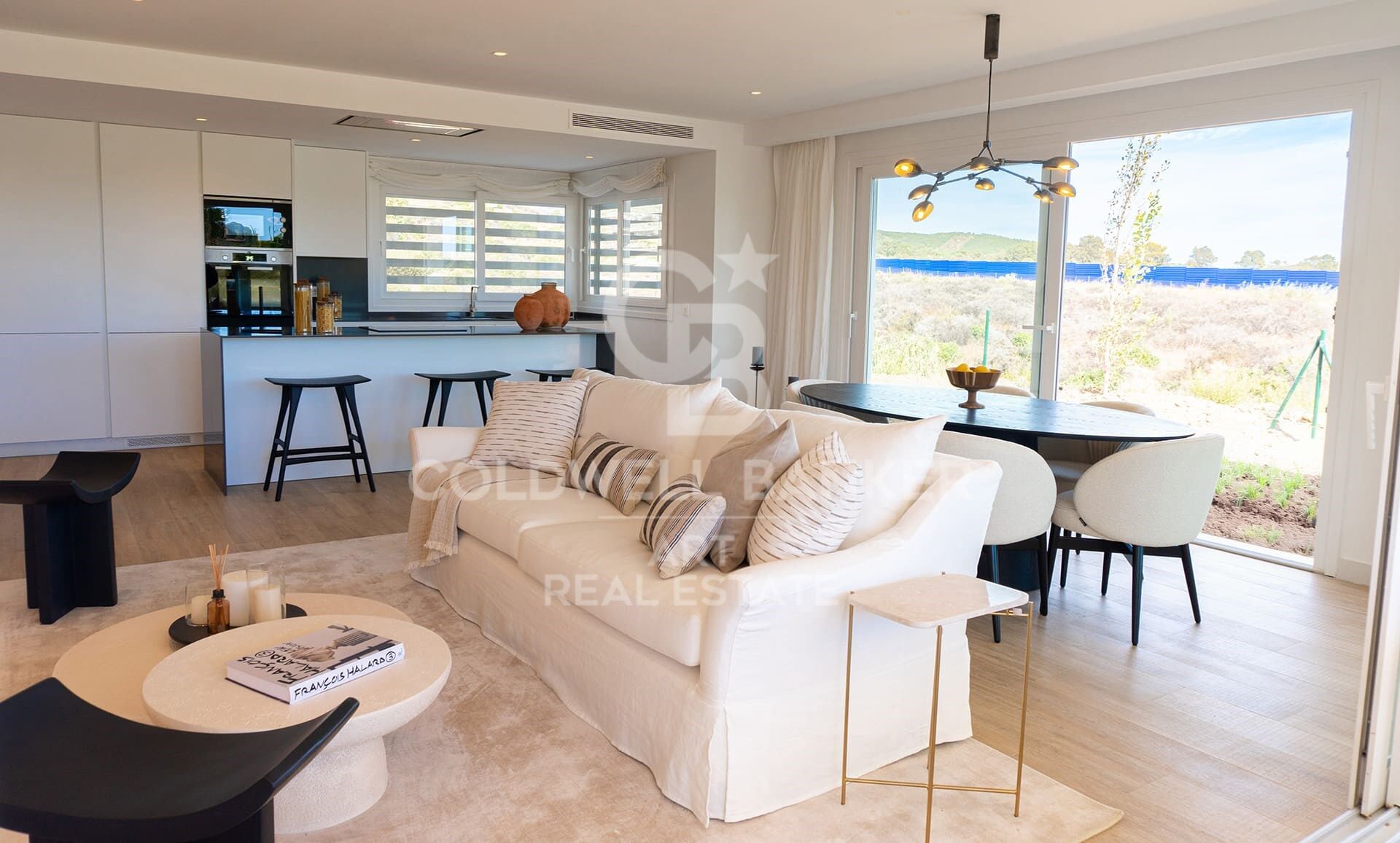 Luxury second floor apartment in new construction in Casares