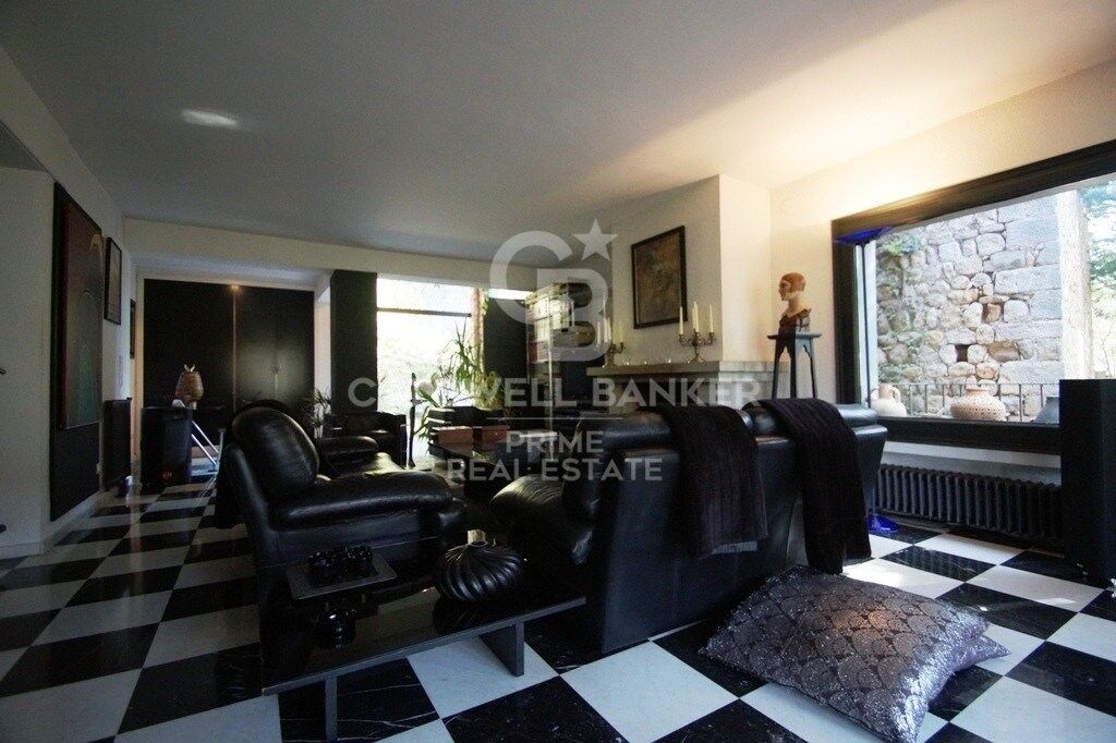 En vente, une propriété spéciale de style mas dans la municipalité de Sant Llorenç de la Muga, Alt Empordà.