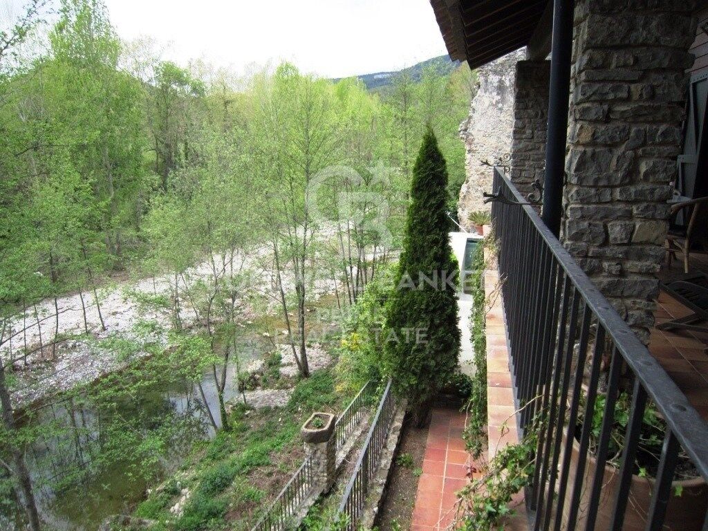 En venta especial propiedad de estilo Masía en el municipio de Sant Llorenç de la Muga, Alt Empordà