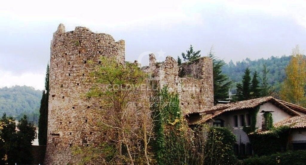 En venta especial propiedad de estilo Masía en el municipio de Sant Llorenç de la Muga, Alt Empordà