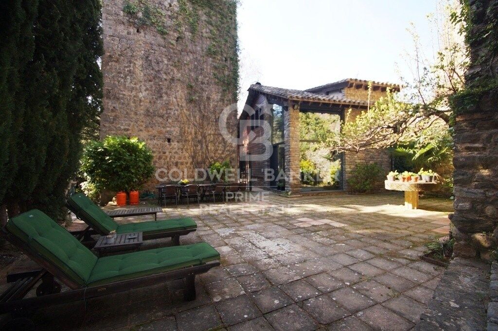 En venta especial propiedad de estilo Masía en el municipio de Sant Llorenç de la Muga, Alt Empordà
