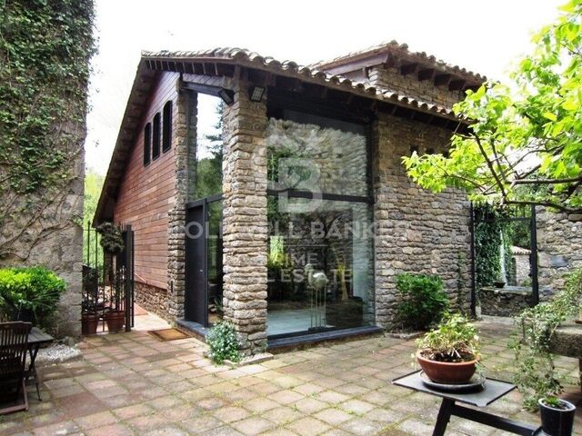 For sale special Masía-style property in the municipality of Sant Llorenç de la Muga, Alt Empordà