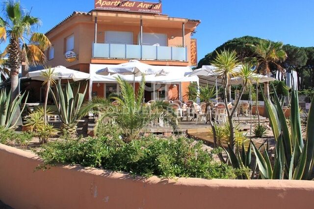 Aparthotel with restaurant for sale located near the Golf course and the beach of Pals, Costa Brava