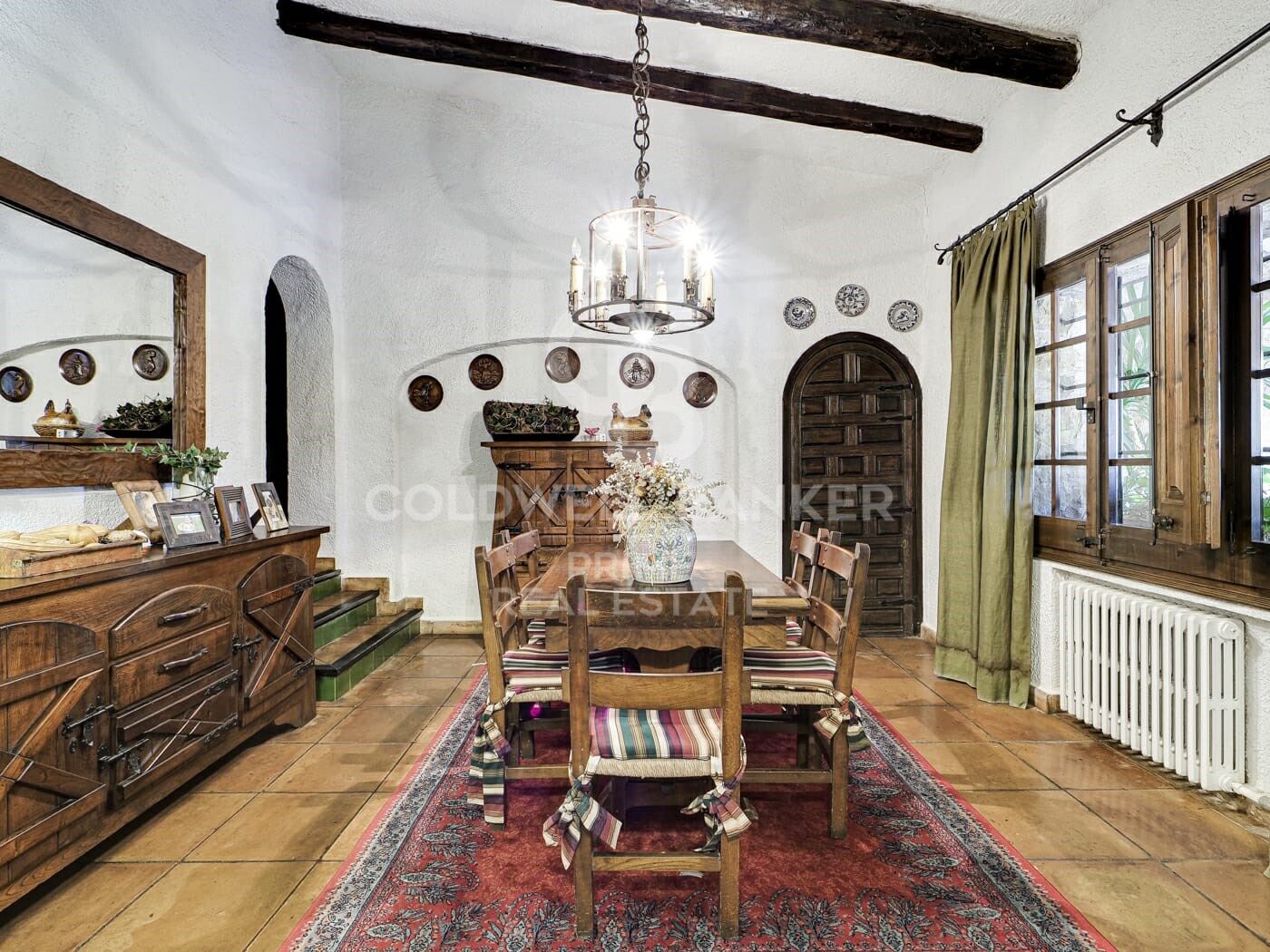 Country property with stables and training grounds just minutes from PGA Golf