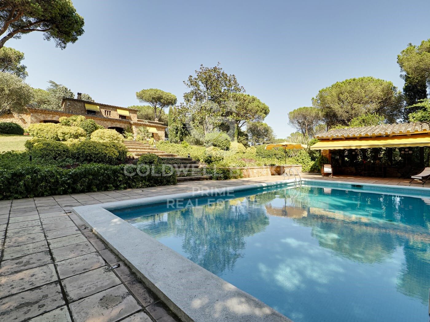 Country property with stables and training grounds just minutes from PGA Golf