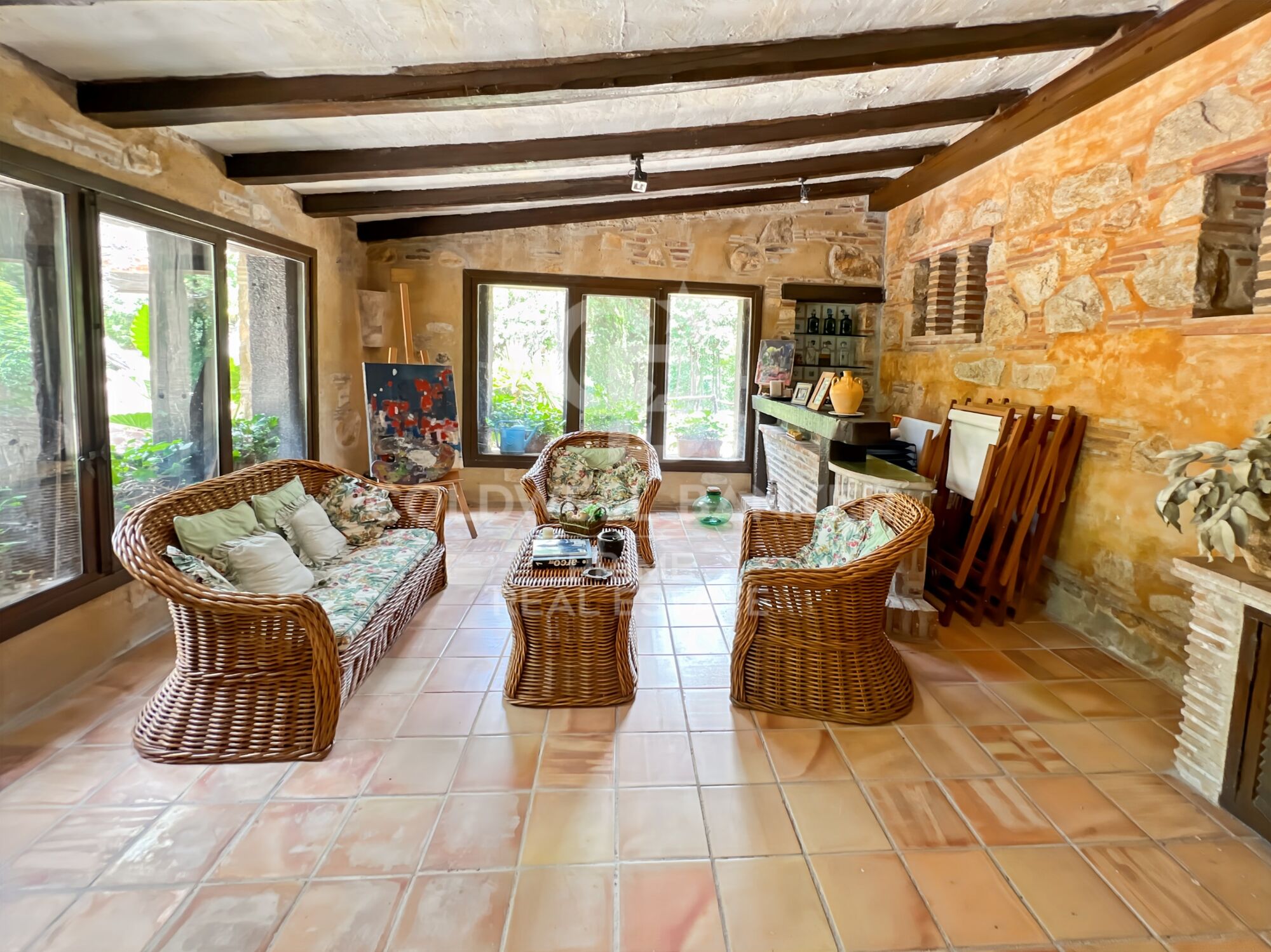 Country property with stables and training grounds just minutes from PGA Golf