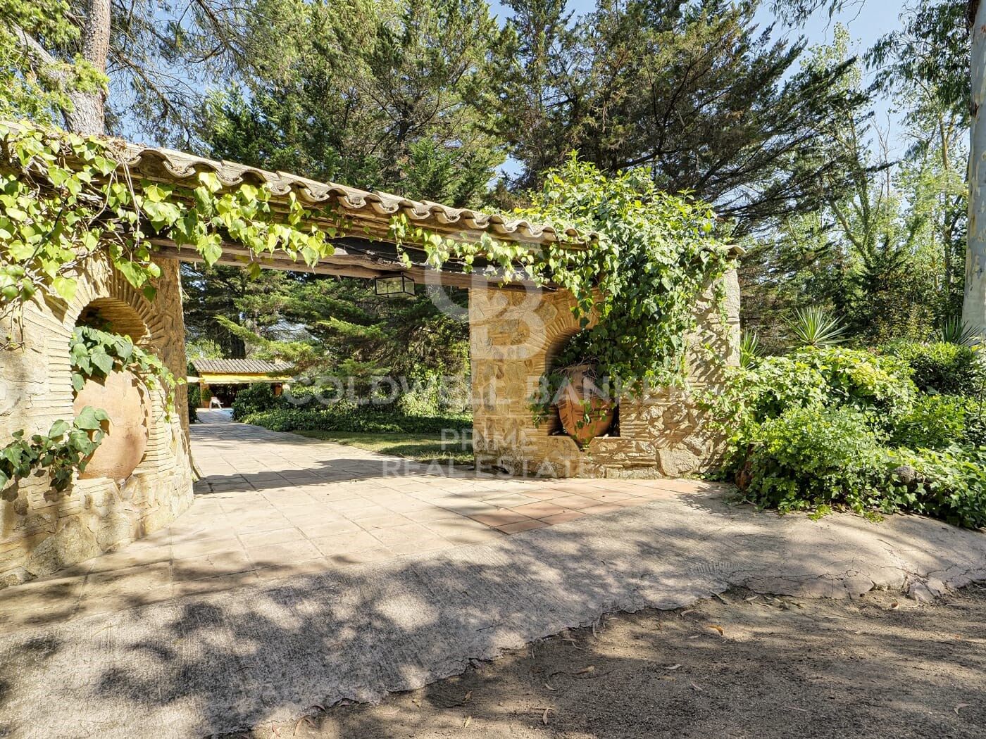Finca rústica única junto al PGA Catalunya