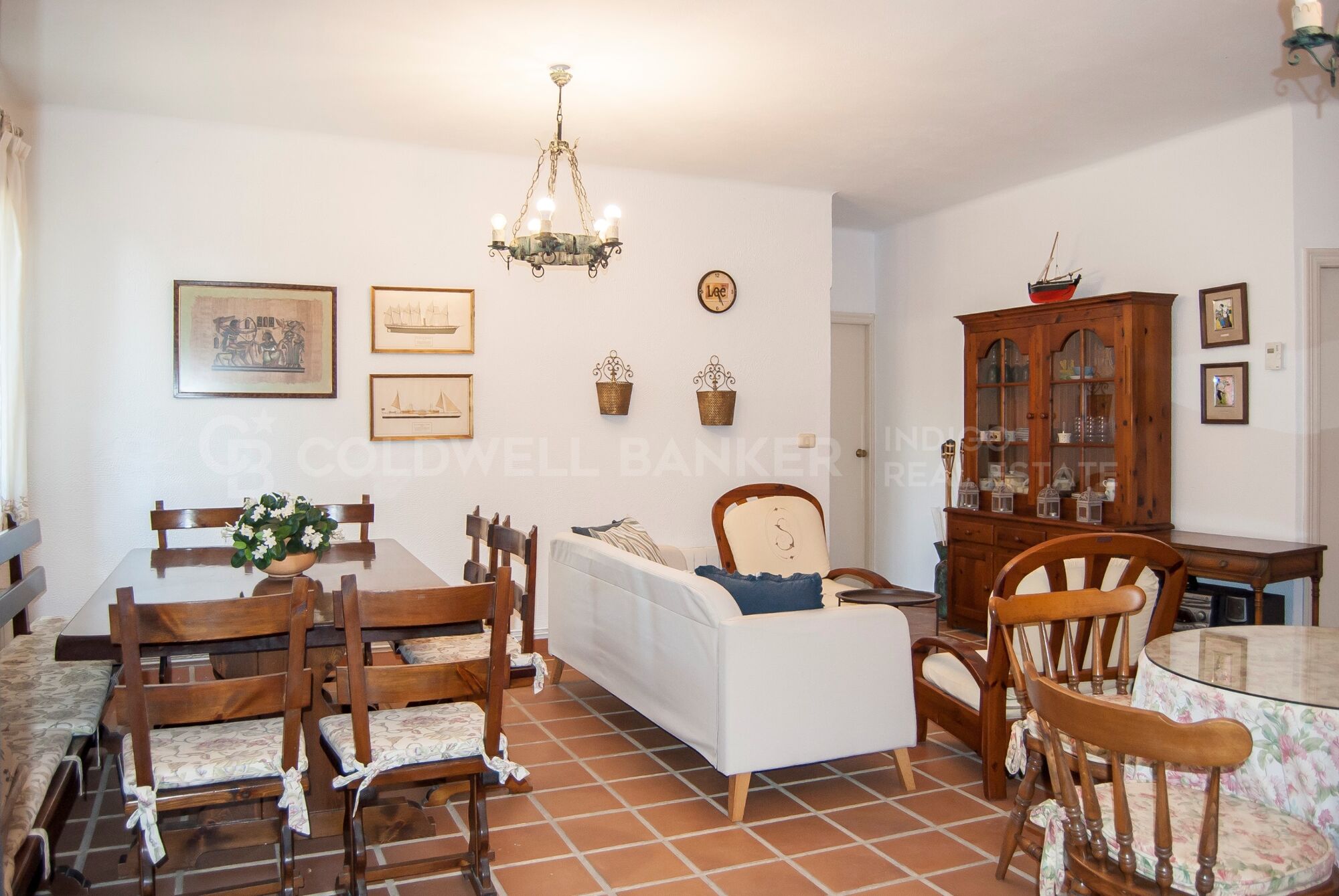 Villa de lujo en Playa América con vistas al mar y calle privada de acceso