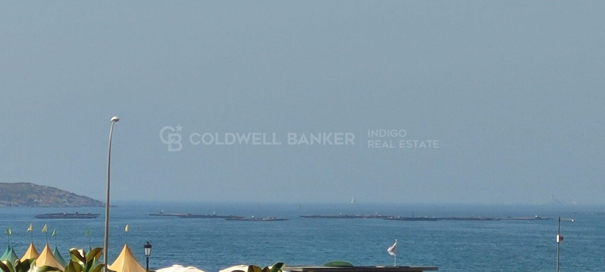 Villa de lujo en Playa América con vistas al mar y calle privada de acceso