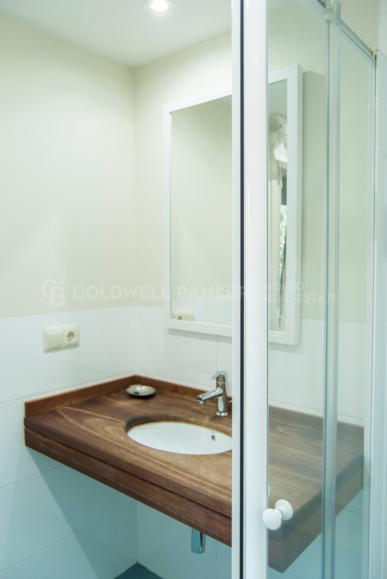 Luxury villa in Playa America with sea views and private access street