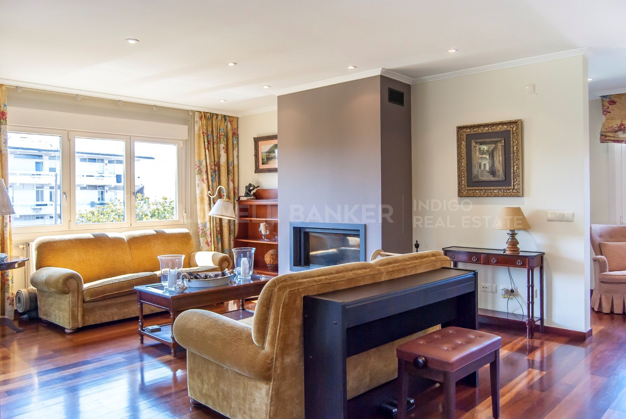 Luxury villa in Playa America with sea views and private access street