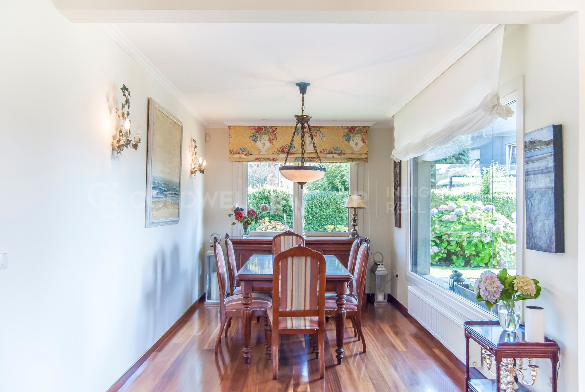 Luxury villa in Playa America with sea views and private access street