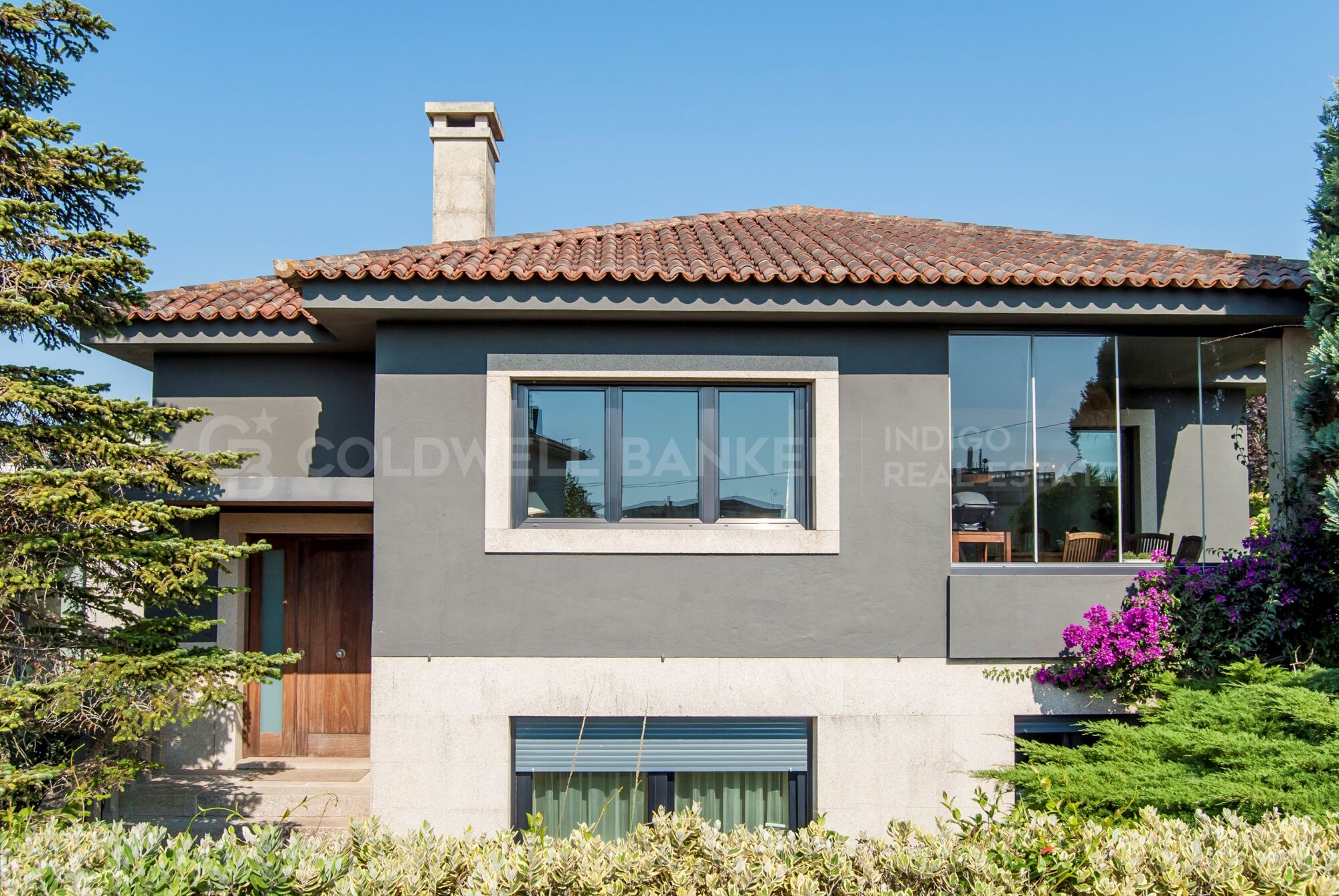 Luxury villa in Playa America with sea views and private access street