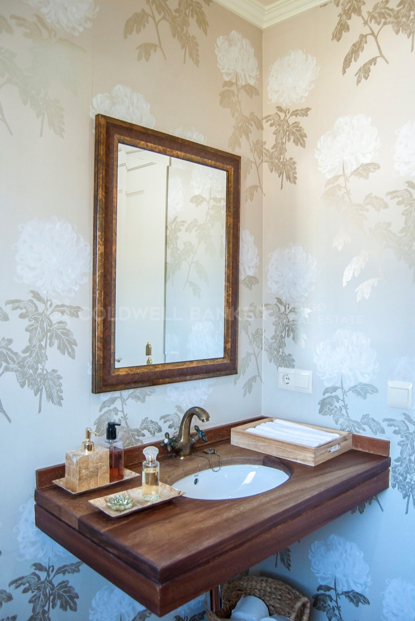 Luxury villa in Playa America with sea views and private access street