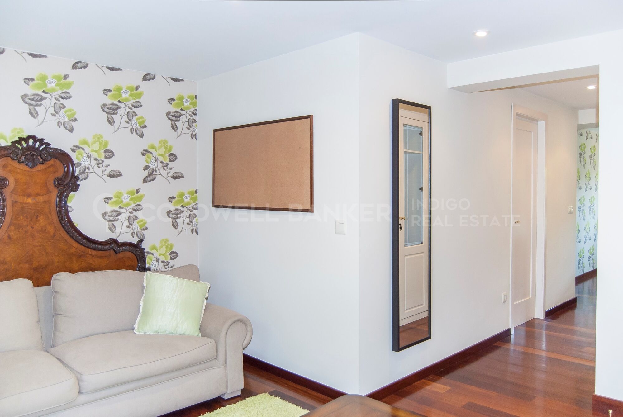 Luxury villa in Playa America with sea views and private access street