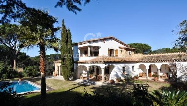 Exclusiva villa en venta ubicada en el golf de Santa Cristina d'Aro
