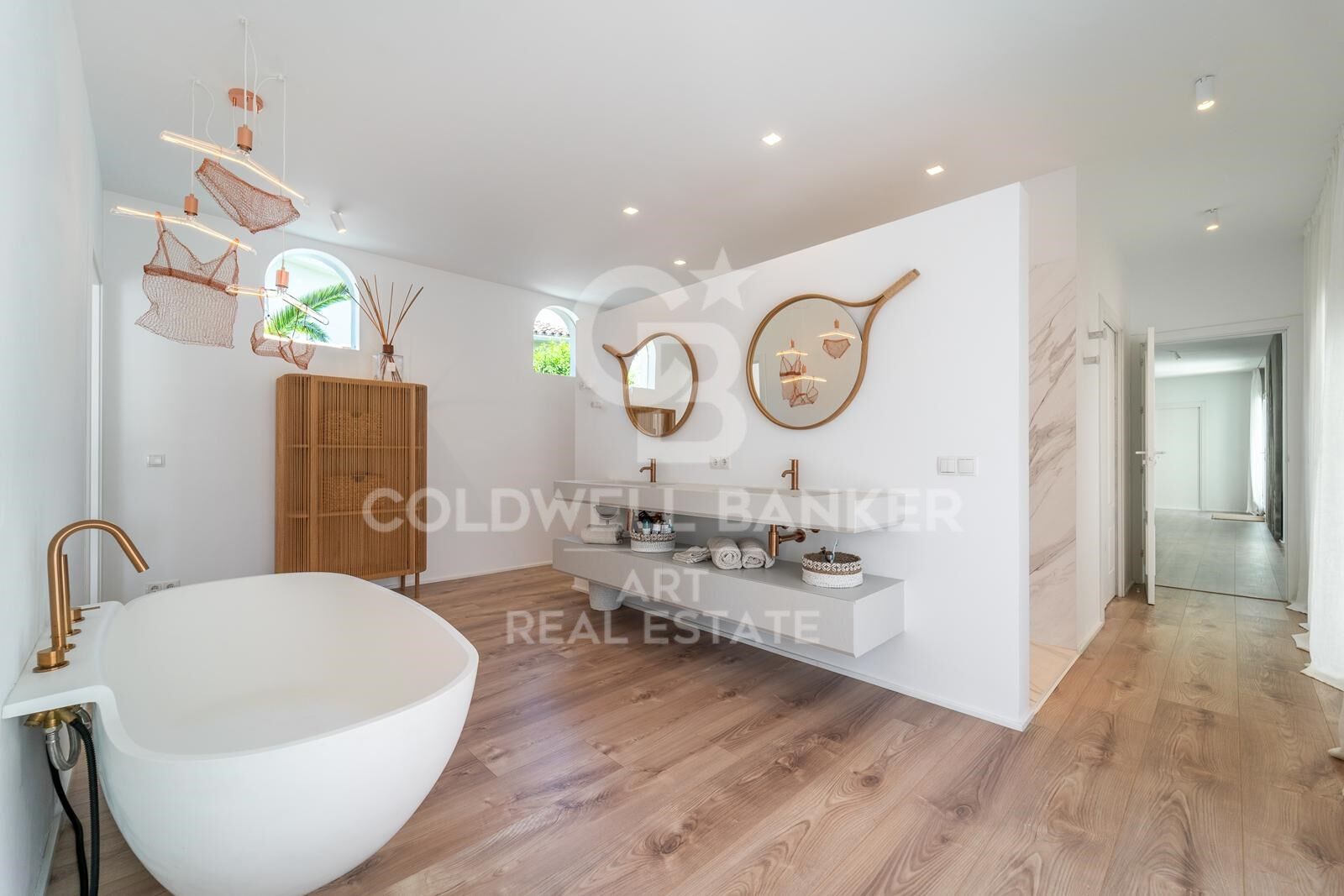 Villa elegante en primera línea de golf en Guadalmina Alta, Marbella