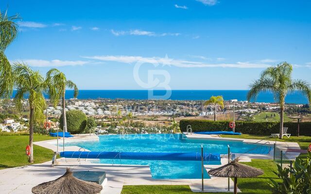 Refined One-Level Penthouse with Panoramic Sea Views in Benahavís
