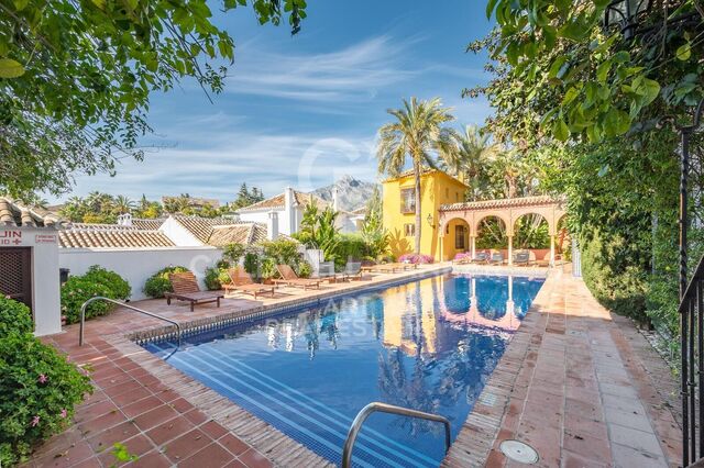 Charaktervolles Reihenhaus mit Panoramablick in Lomas del Marbella Club Pueblo