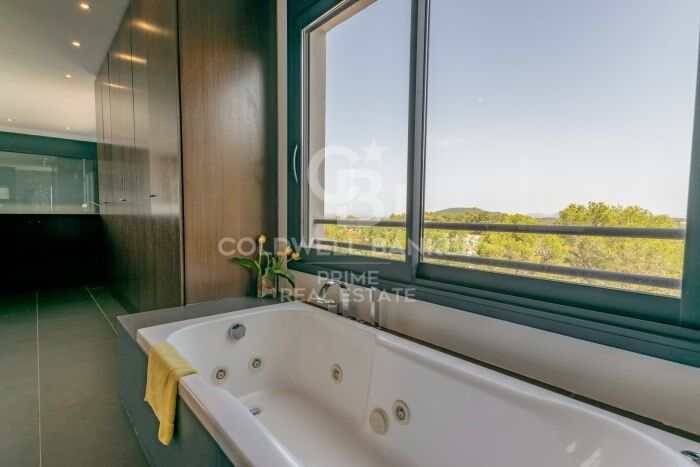 Contemporary villa for sale in resindencial Begur