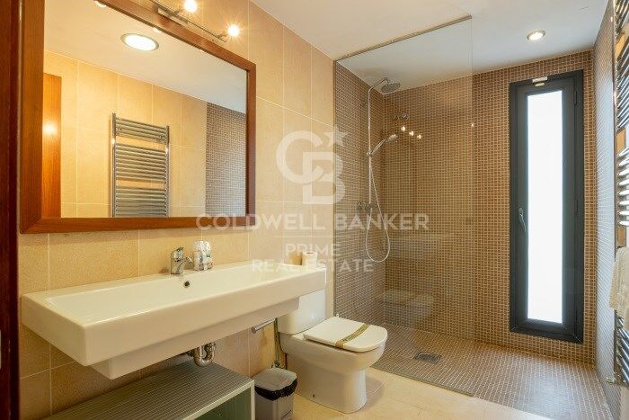 Contemporary villa for sale in resindencial Begur