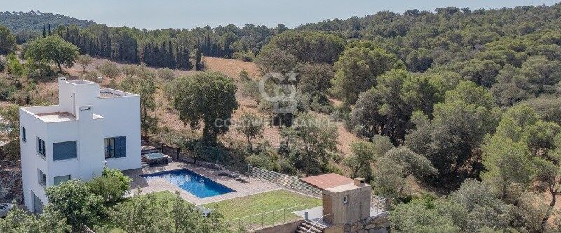 Contemporary villa for sale in resindencial Begur