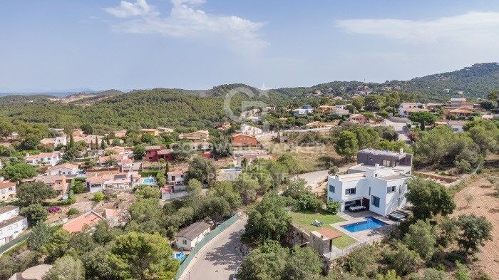 Contemporary villa for sale in resindencial Begur