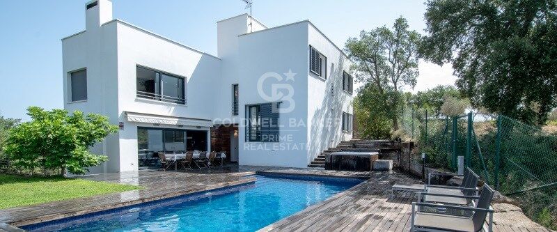 Contemporary villa for sale in resindencial Begur