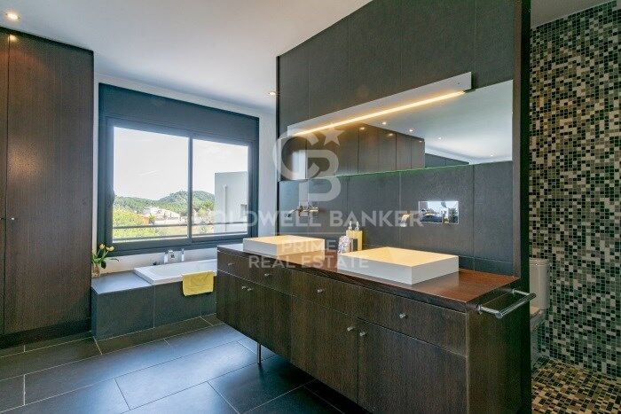 Contemporary villa for sale in resindencial Begur