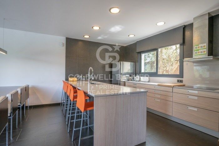 Contemporary villa for sale in resindencial Begur