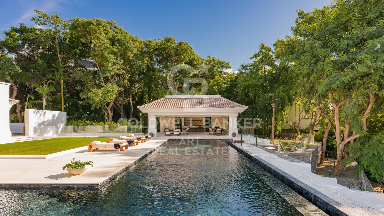 Obra maestra contemporánea en el La Quinta Golf, Marbella con vistas al mar y al campo de golf