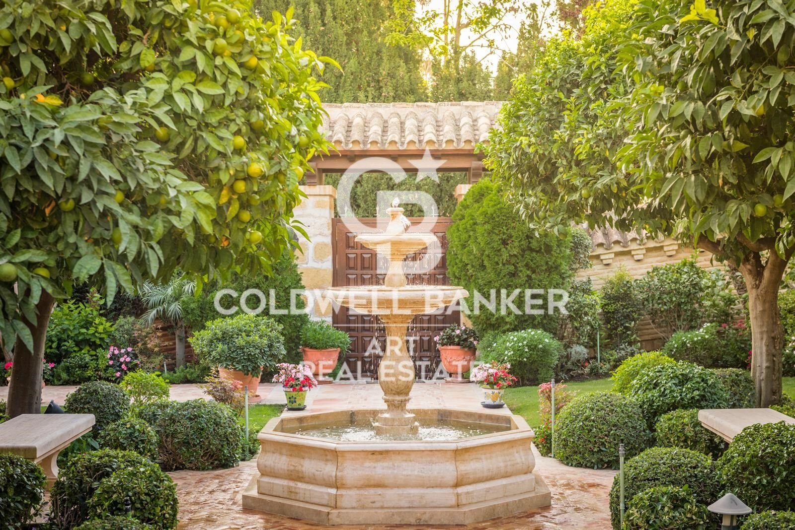Elegante Villa auf dem Hügel von Sierra Blanca mit Panoramablick auf das Meer, Marbella