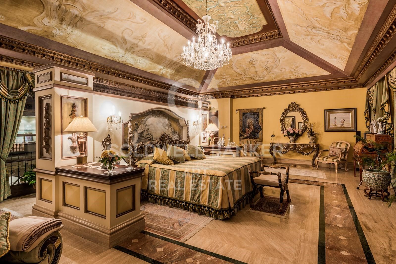 Elegante Villa auf dem Hügel von Sierra Blanca mit Panoramablick auf das Meer, Marbella