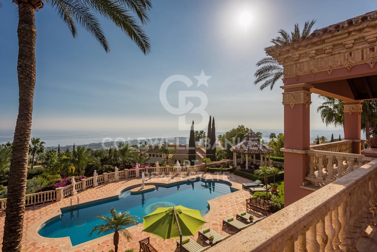 Elegante Villa auf dem Hügel von Sierra Blanca mit Panoramablick auf das Meer, Marbella