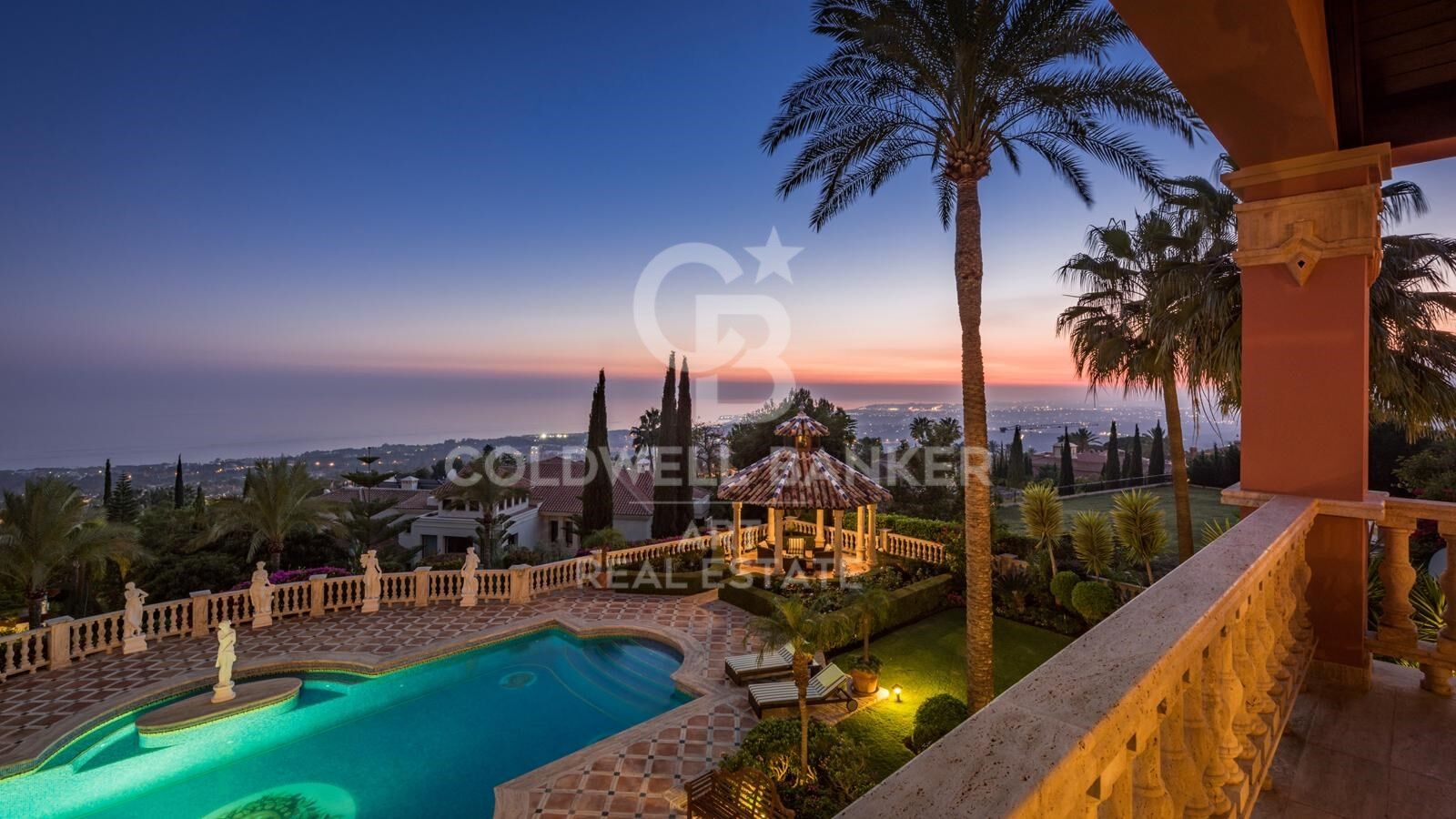 Elegante Villa auf dem Hügel von Sierra Blanca mit Panoramablick auf das Meer, Marbella