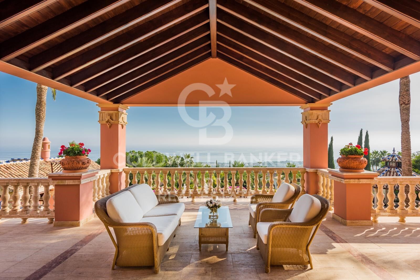Elegante Villa auf dem Hügel von Sierra Blanca mit Panoramablick auf das Meer, Marbella