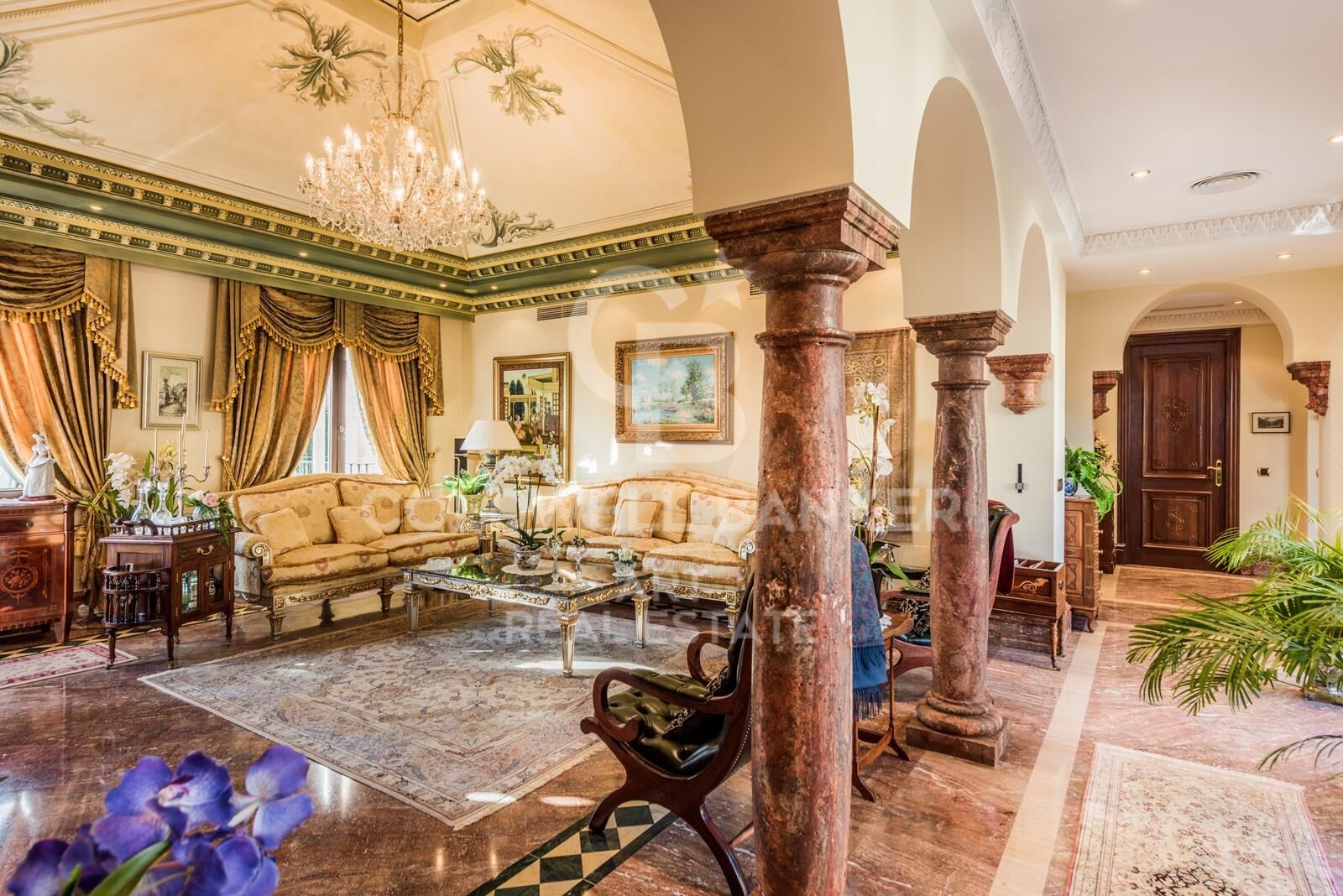 Elegante Villa auf dem Hügel von Sierra Blanca mit Panoramablick auf das Meer, Marbella