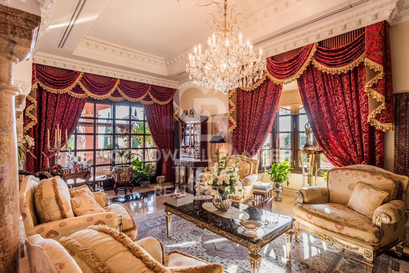 Elegante Villa auf dem Hügel von Sierra Blanca mit Panoramablick auf das Meer, Marbella