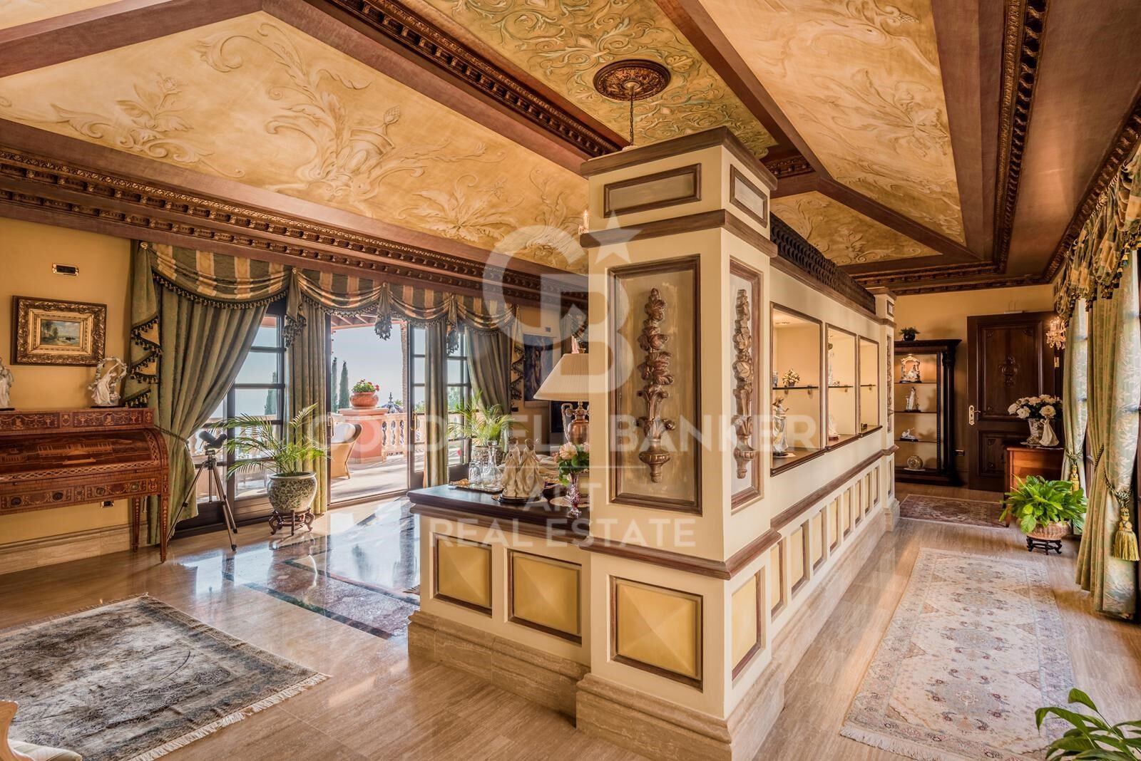 Elegante Villa auf dem Hügel von Sierra Blanca mit Panoramablick auf das Meer, Marbella